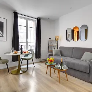 156 Marlene - Superbe A Paris. Paris